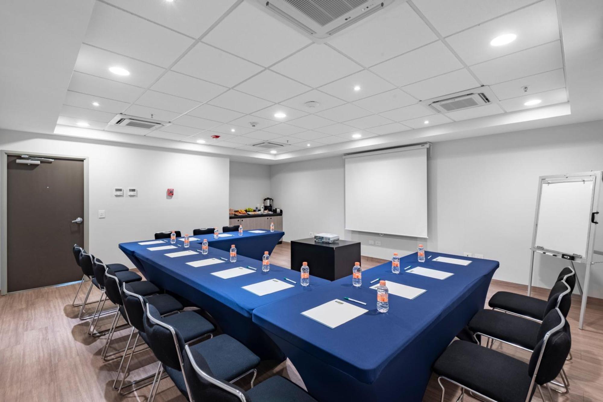 City Express Junior By Marriott Merida Altabrisa Exterior photo